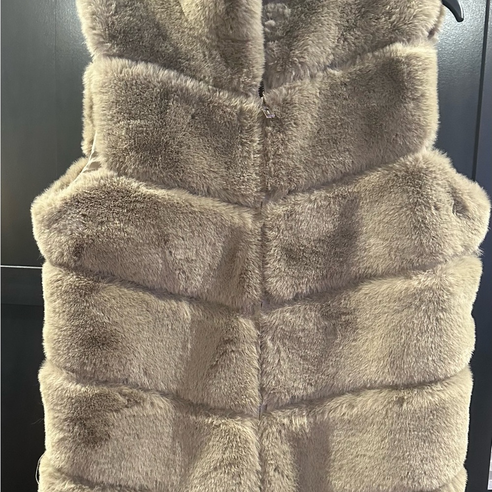 Women's Faux Fur Vest in Tan